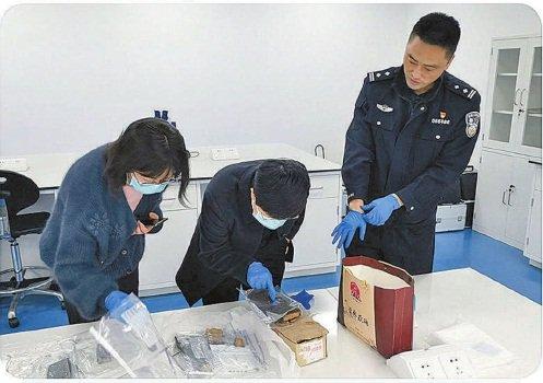 2025澳門精準正版資料202,男子搶劫殺人后逃匿26年終落網(wǎng)定性評估說明_鉛版39.62.78