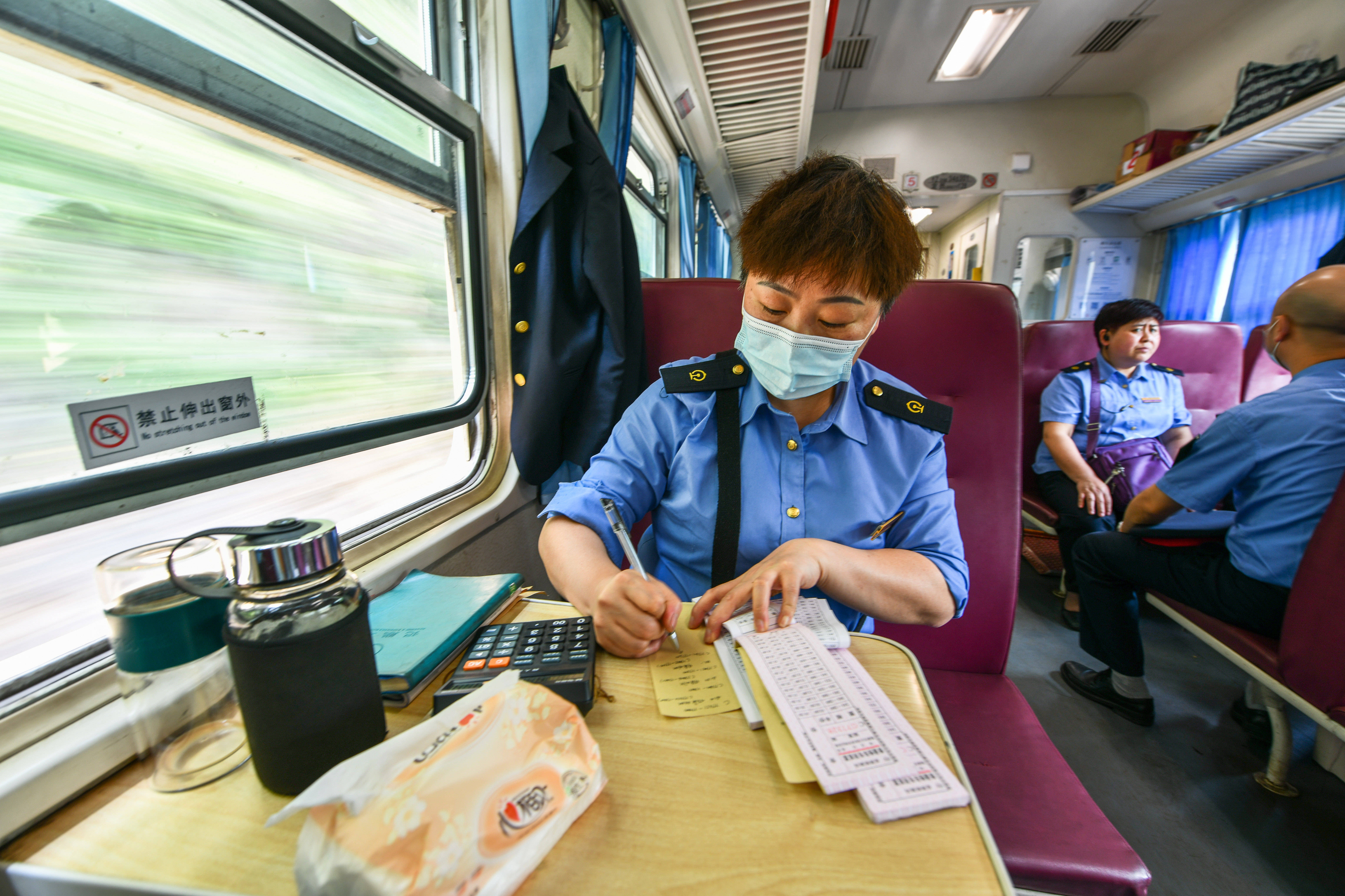 2025王中王一馬持,這列火車每天帶200多人跨省賣菜穩(wěn)定性策略設計_Gold83.58.60