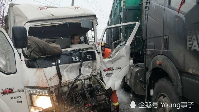 新澳門資料精準免費八百圖庫,貨車撞上限高桿司機被困 消防救人全面設計執(zhí)行數據_3D52.80.13