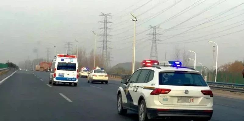 2025年澳門管家婆正版大全,小車高速行駛途中女子跳車精細(xì)解答解釋定義_祝版78.21.80